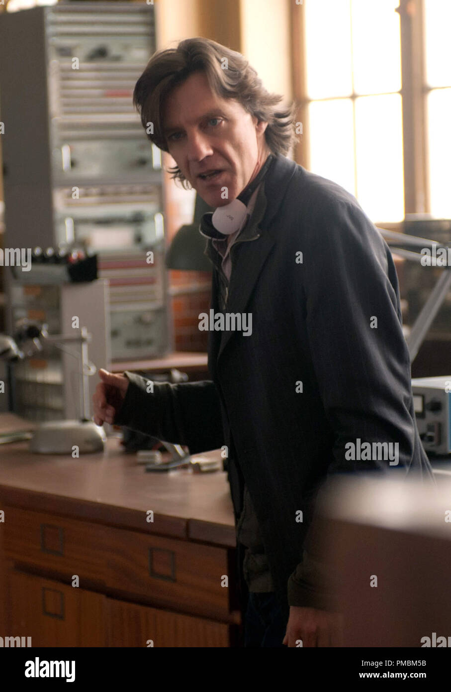 (L a R) Academy Award winning director James Marsh sul set della teoria di tutto, un Focus Features release. Foto Stock