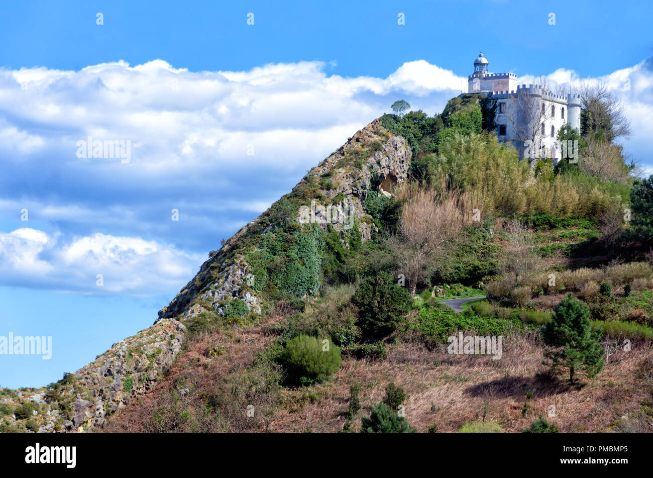 Old Fort situato in collina denominata 'El Almirante' vicino a San Sebastian, Spagna Foto Stock