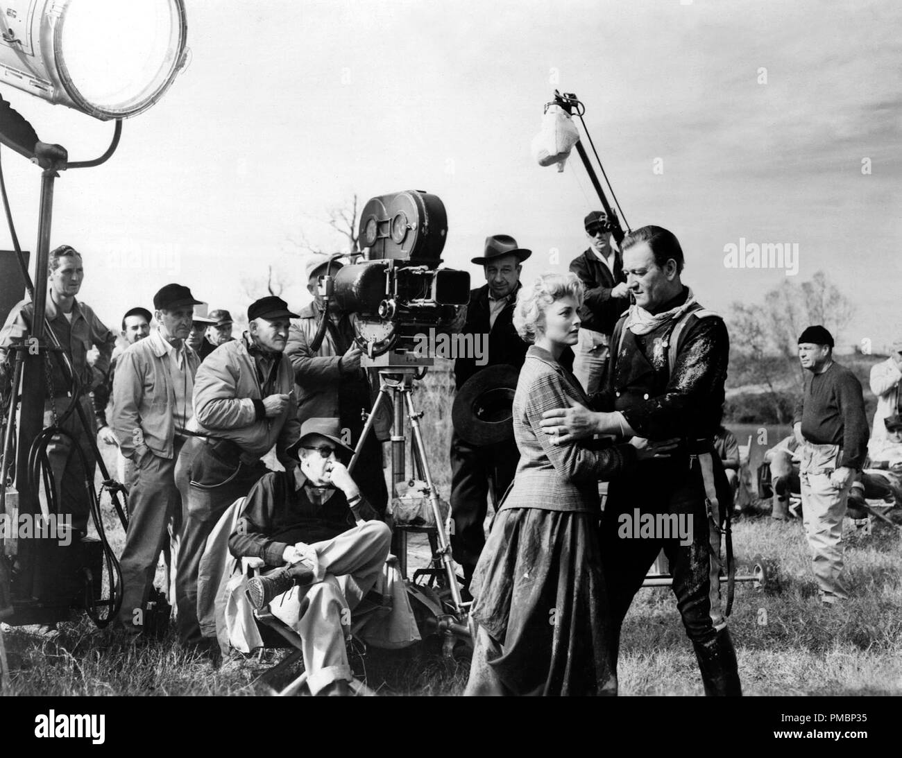 John Wayne, "i soldati a cavallo", 1959 UA Riferimento File # 32603_213THA Foto Stock