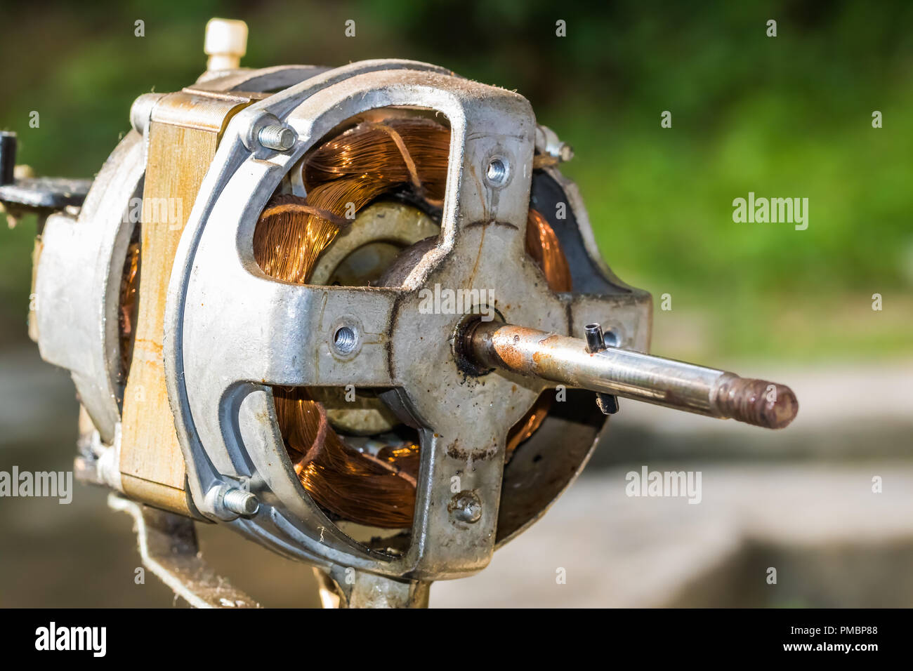 Ventilatore danneggiato immagini e fotografie stock ad alta risoluzione -  Alamy