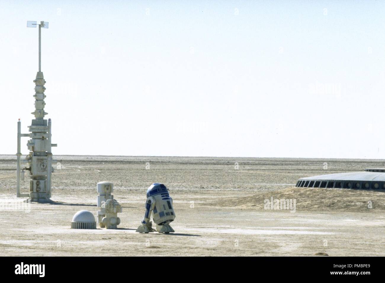 R2-D2 Prop a Lars homestead in Tunisia nel "Star Wars Episodio II: l'attacco dei cloni" (2002) di riferimento del file # 32603 460THA Foto Stock