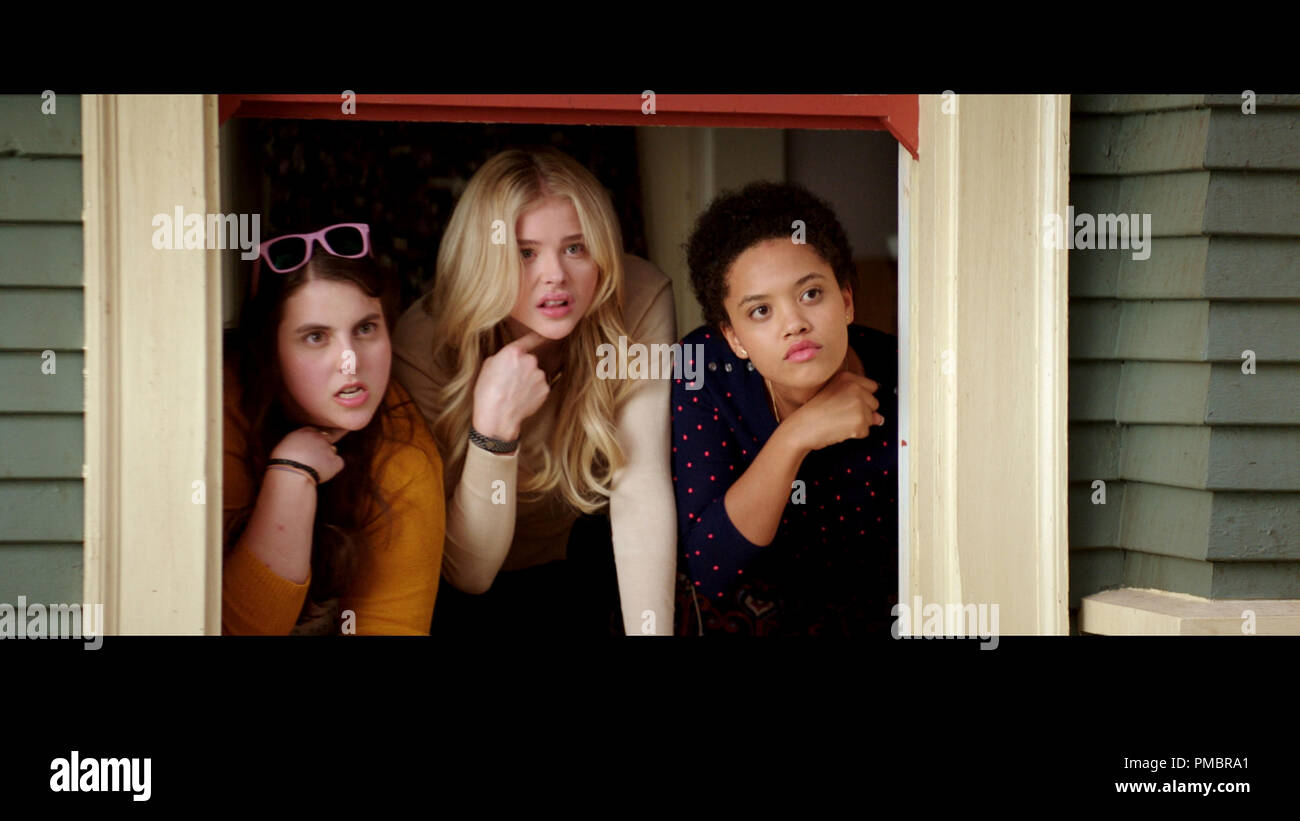 (L a R) Nora (BEANIE FELDSTEIN), Shelby (CHLOË GRACE MORETZ) e Beth (KIERSEY CLEMONS) non sono cercando di riprodurre in 'Vicini 2: Sorority Rising,' il follow-up di 2014's più popolari commedia originale. Foto Stock