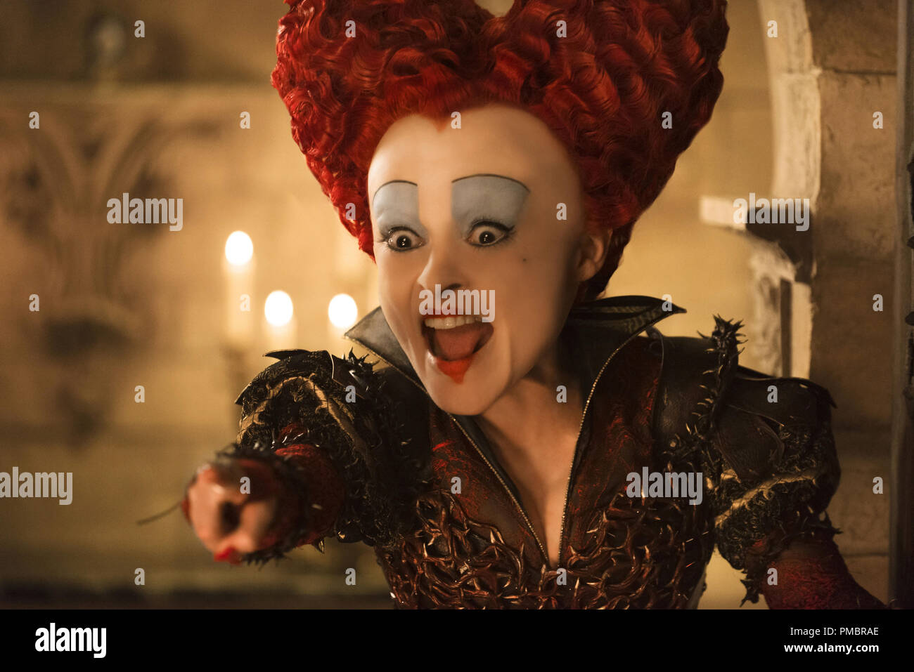 Iracebeth, la Regina Rossa (Helena Bonham Carter) ritorna a Disney's Alice  attraverso il Looking Glass, una nuova avventura con i personaggi  indimenticabili da Lewis Carroll amato storie Foto stock - Alamy