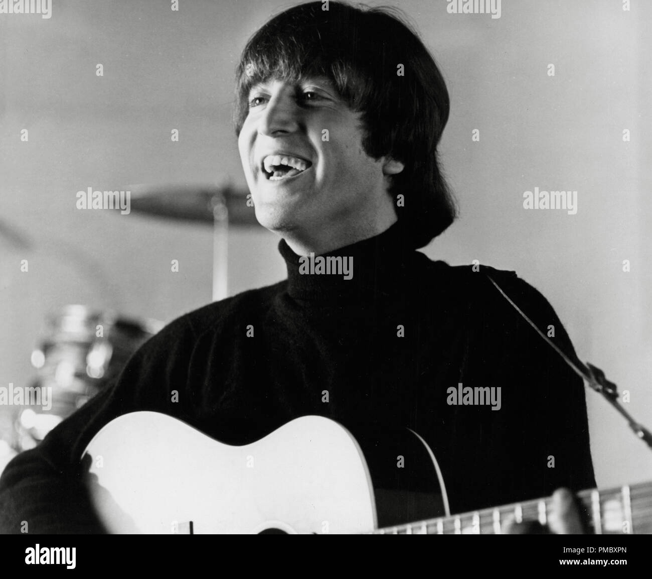 John Lennon, (i Beatles,) "Aiuto!" (1965) United Artists Riferimento File # 33300 057THA Foto Stock