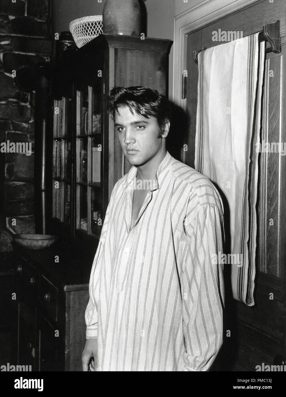 Elvis Presley sul set di "Love Me Tender' (1956) XX Century Fox Riferimento File # 33595 112THA Foto Stock