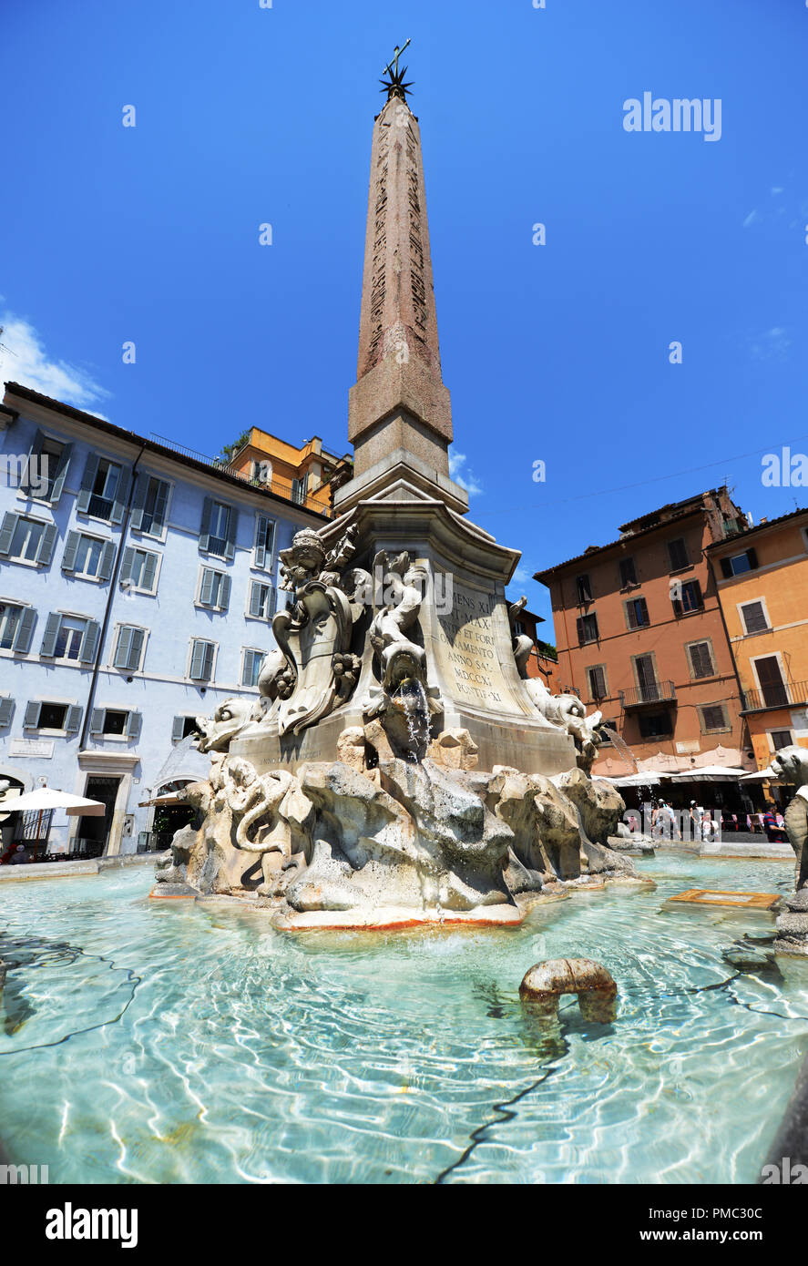 Fontana del Pantheon in Piazza della Rotonda a Roma. Foto Stock