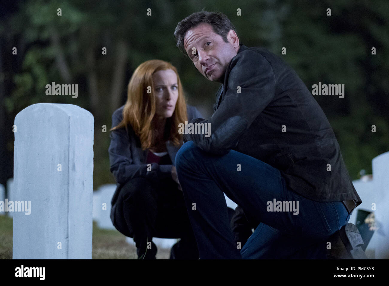 I X-Files: L-R: Gillian Anderson e David Duchovny nel 'quest' episodio della X-Files su Fox. © 2018 Fox Broadcasting Co. Cr: Robert Falconer/Fox Foto Stock