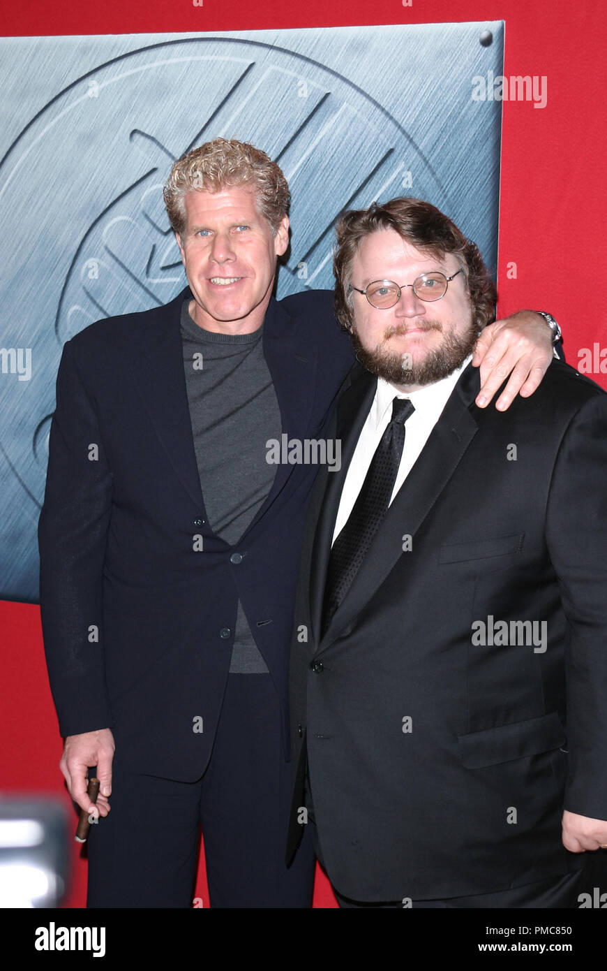 "Hellboy' Premiere 3/30/04 Ron Pearlman & Dir. Guillermo del Toro Foto di Giuseppe Martinez / PictureLux Riferimento File # 21790 0038PLX per solo uso editoriale - Tutti i diritti riservati Foto Stock