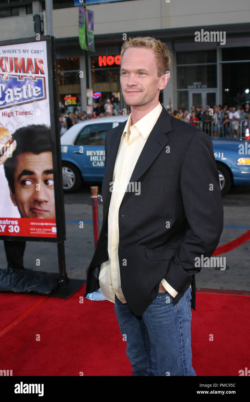 Harold e Kumar vanno al castello bianco Premiere 7-27-2004 Neil Patrick Harris Foto di Giuseppe Martinez / PictureLux Riferimento File # 21916 0130PLX per solo uso editoriale - Tutti i diritti riservati Foto Stock