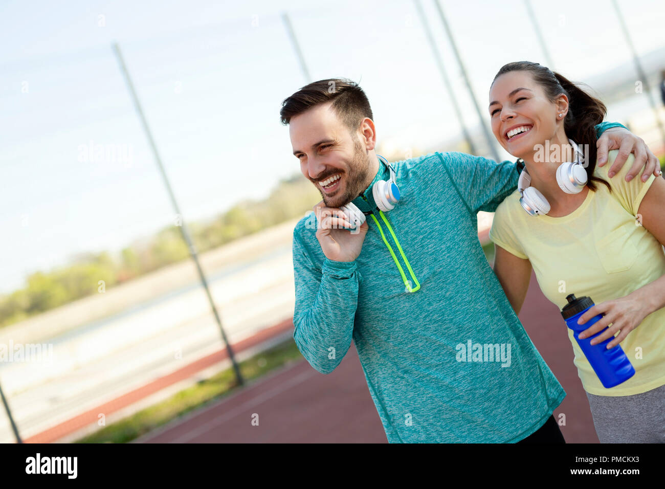 Fitness, sport, le persone e il concetto di stile di vita Foto Stock
