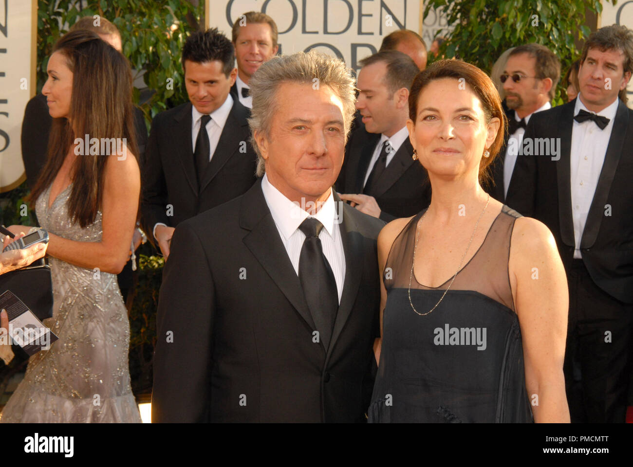Hollywood Foreign Press Association presenta il 2007 'Golden Globe Awards - 64th annuale" (arrivi) Dustin Hoffman, Lisa Gottsegen 1-15-07 Foto Stock