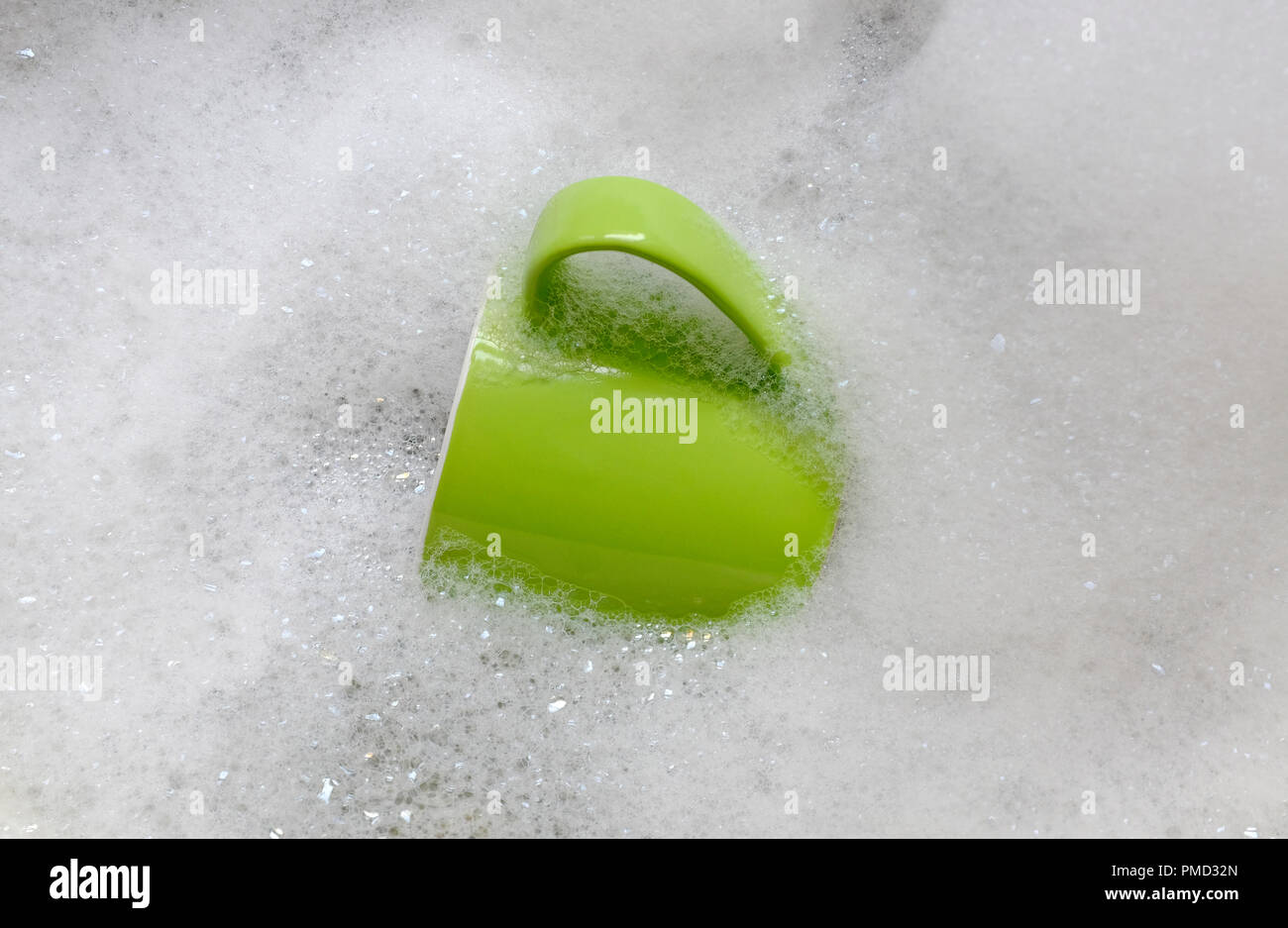 Il caffè verde mug in acqua saponata Foto Stock