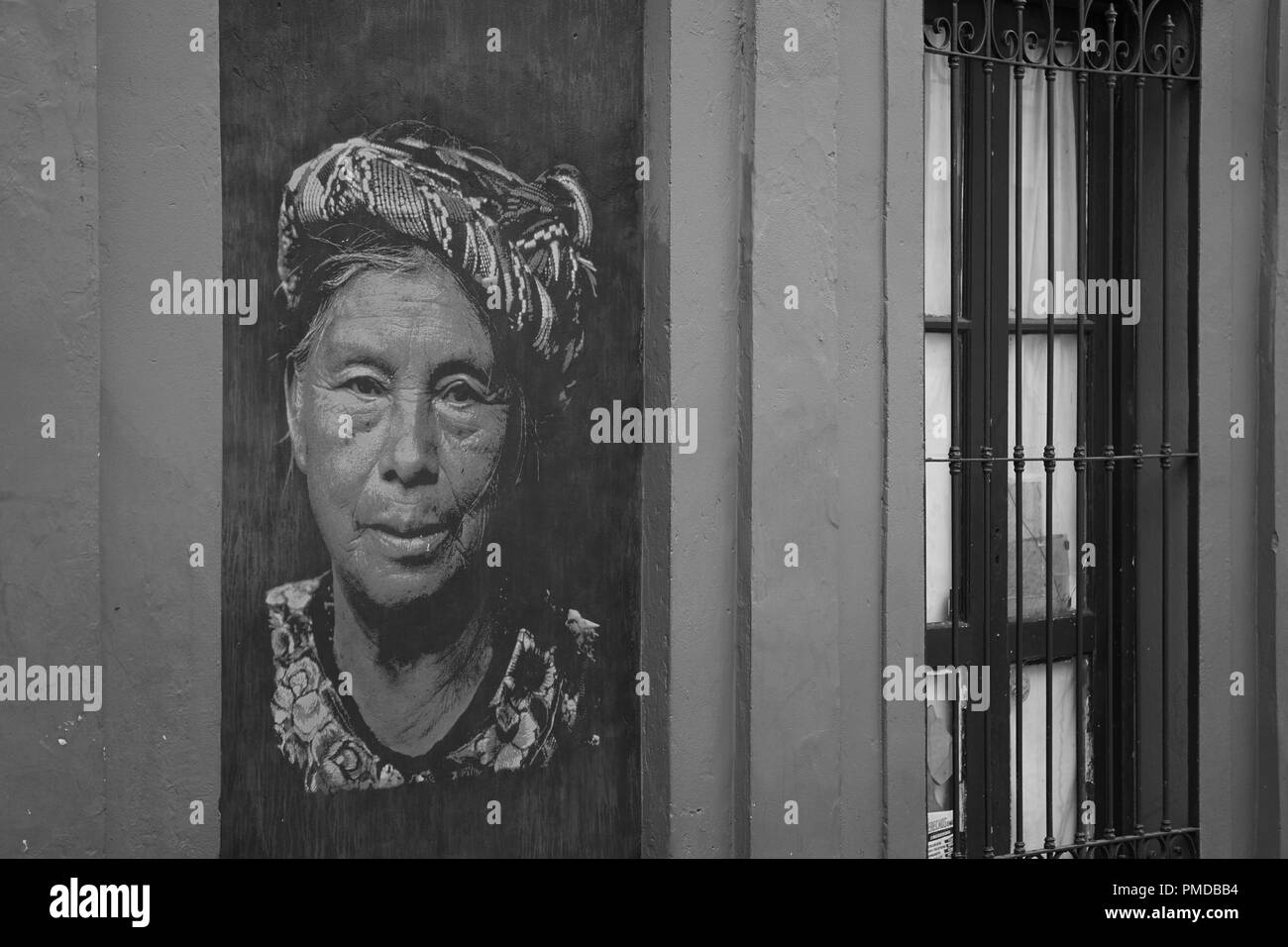 Street art a Buenos Aires, murale di una donna Foto Stock