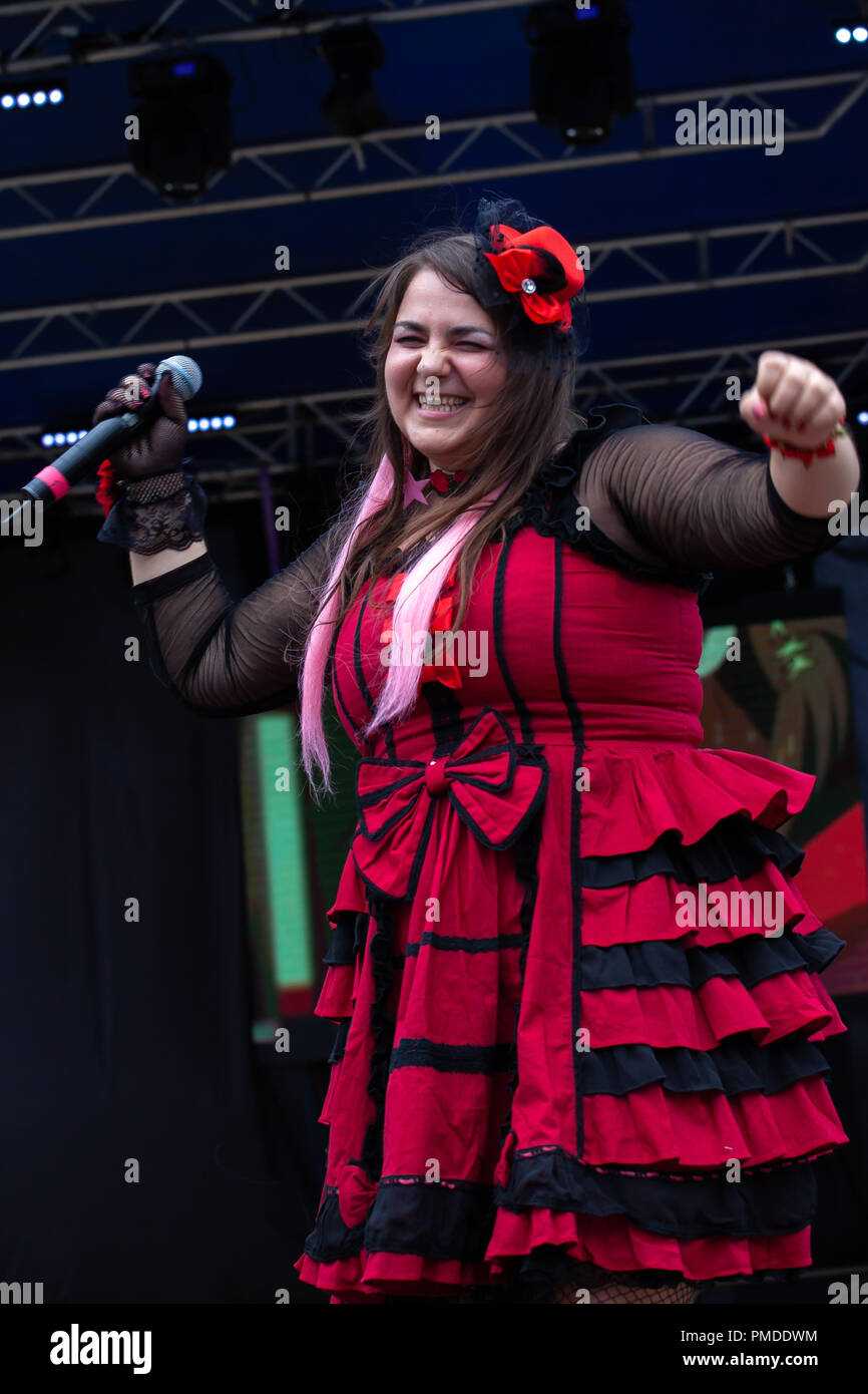 Sara Fadda esegue sul palco durante il fumetto di Palermo Convenzione di Palermo. Foto Stock
