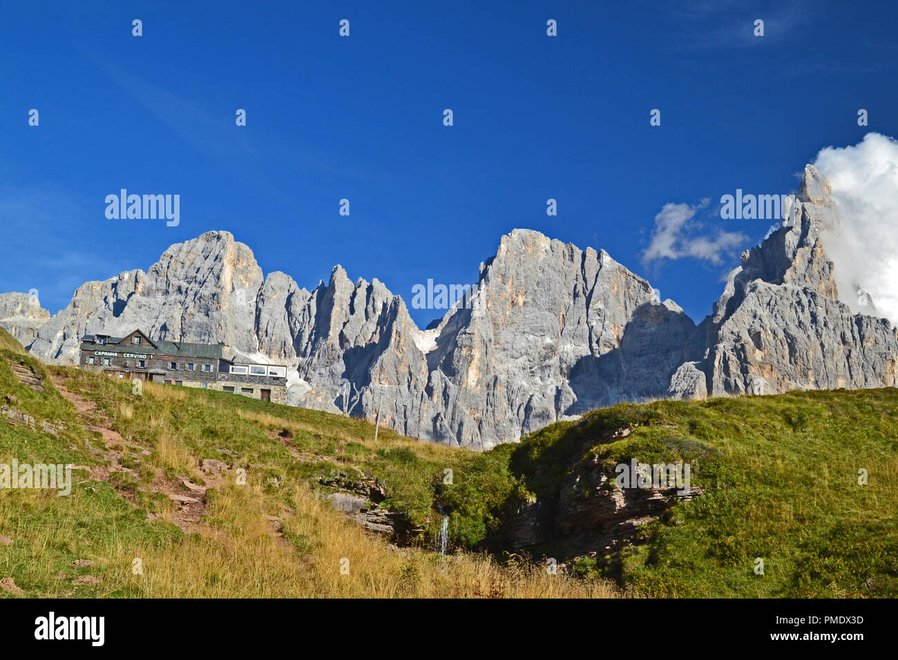 Vista mozzafiato del Passo Rolle Foto Stock