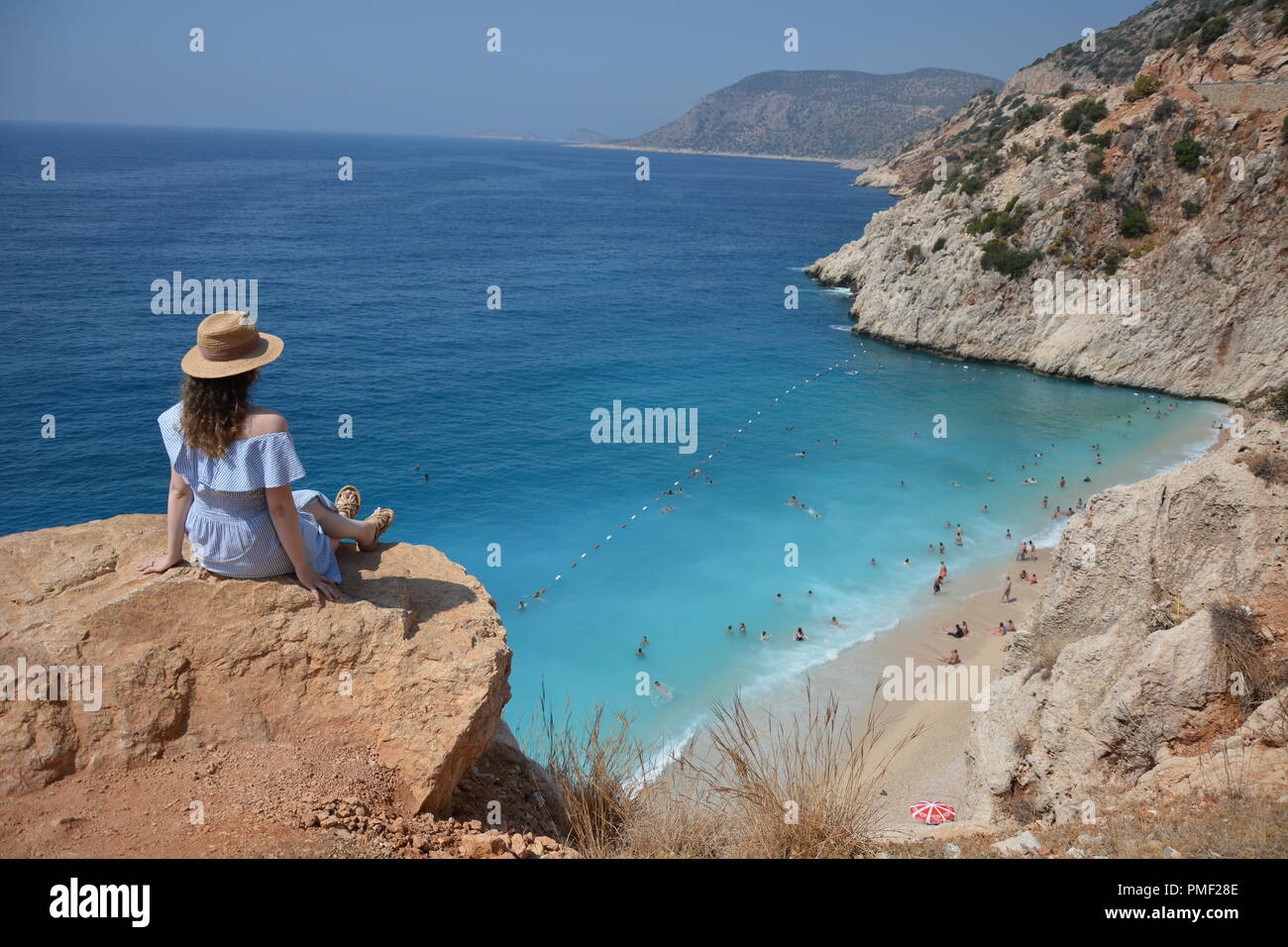 ANTALYA, Turchia - 1 Settembre 2018: persone per nuotare in spiaggia di Kaputas in una giornata di sole Foto Stock