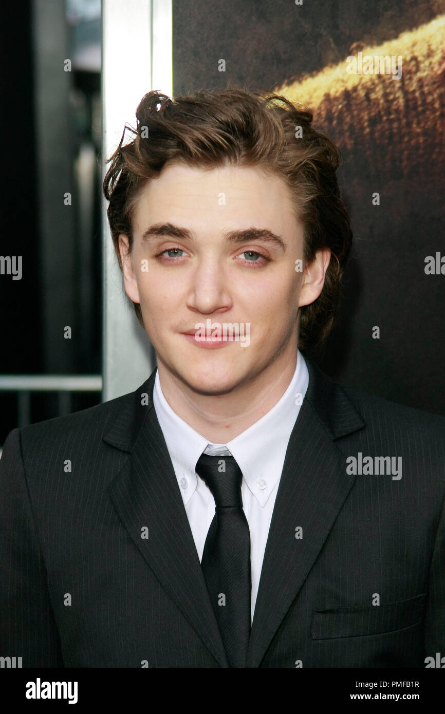 Kyle Gallner alla Premiere mondiale di New Line Cinema e Platinum Dunes produzione 'un incubo su Elm Street'. Gli arrivi presso Grauman's Chinese Theatre a Hollywood, CA, 27 aprile 2010. Foto di Giuseppe Martinez / PictureLux Riferimento File # 30202 079PLX per solo uso editoriale - Tutti i diritti riservati Foto Stock