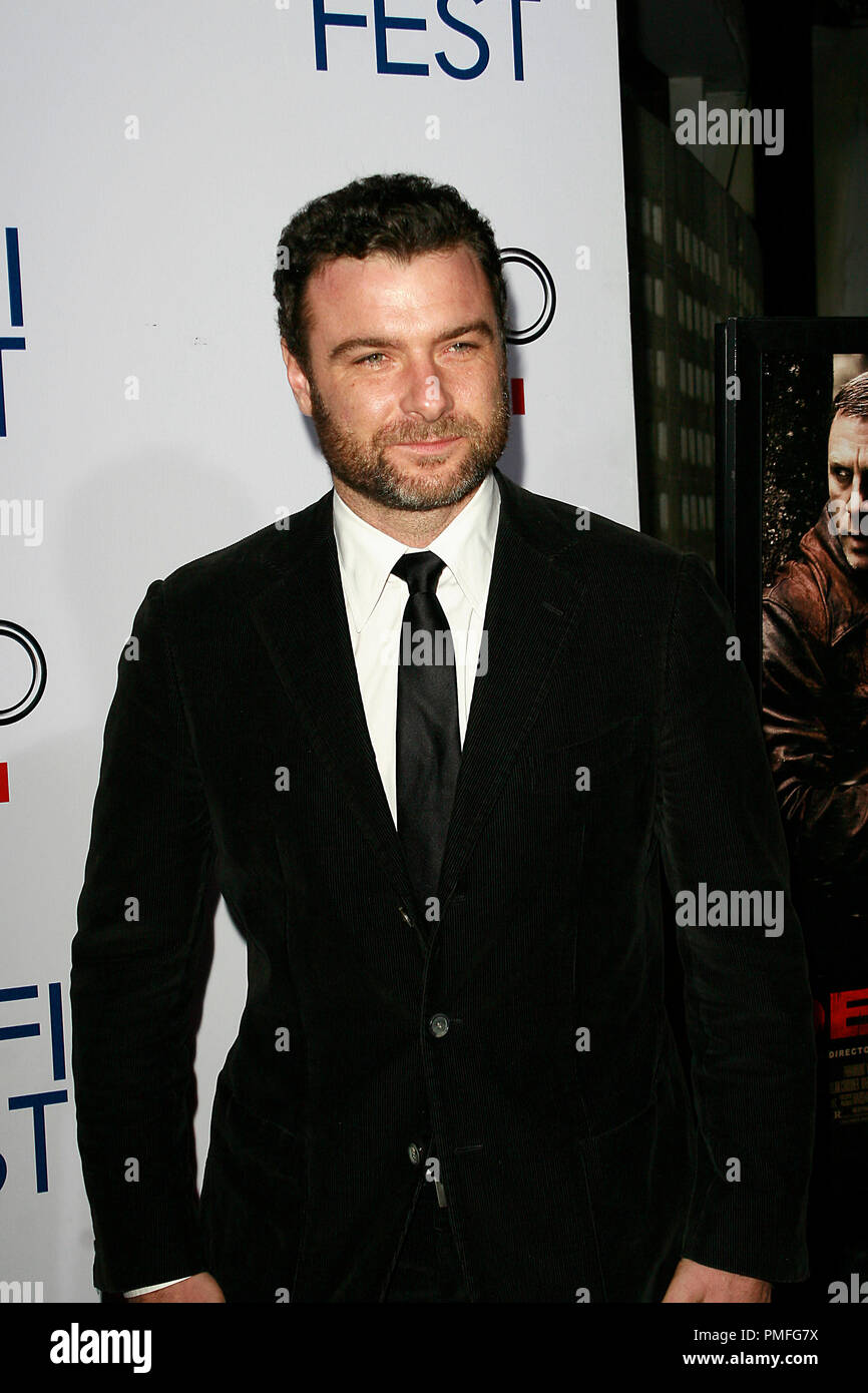 'Defiance' Premiere Liev Schreiber 11-9-2008 / Glossari Affini plafoniera ArcLight Theatre / Hollywood, CA / Paramount Pictures / Foto di Giuseppe Martinez Riferimento File # 23656 0070PLX per solo uso editoriale - Tutti i diritti riservati Foto Stock