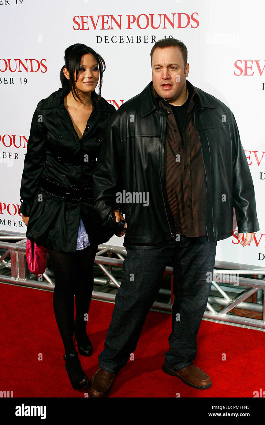"Anche Pounds" Premiere Steffiana De La Cruz, Kevin James 12-16-2008 / Mann's Village Teatro / Westwood, CA / Sony Pictures / Foto di Giuseppe Martinez Riferimento File # 23668 0069JM per solo uso editoriale - Foto Stock