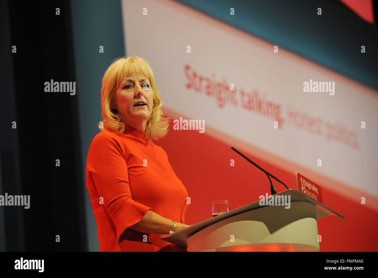 Brighton, Inghilterra. Il 29 settembre 2015. Jennie Formby, direttore politico di unire l'Unione e la manodopera NEC stati, parlando sul tema del "lavoro a Foto Stock