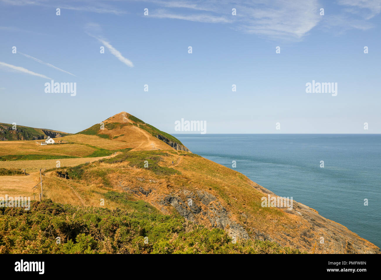 La storica cappella della chiesa di Santa Croce, Eglwys y Grog ;Welsh: a Mwnt, in sud Ceredigion, Wales, Regno Unito. Foto Stock