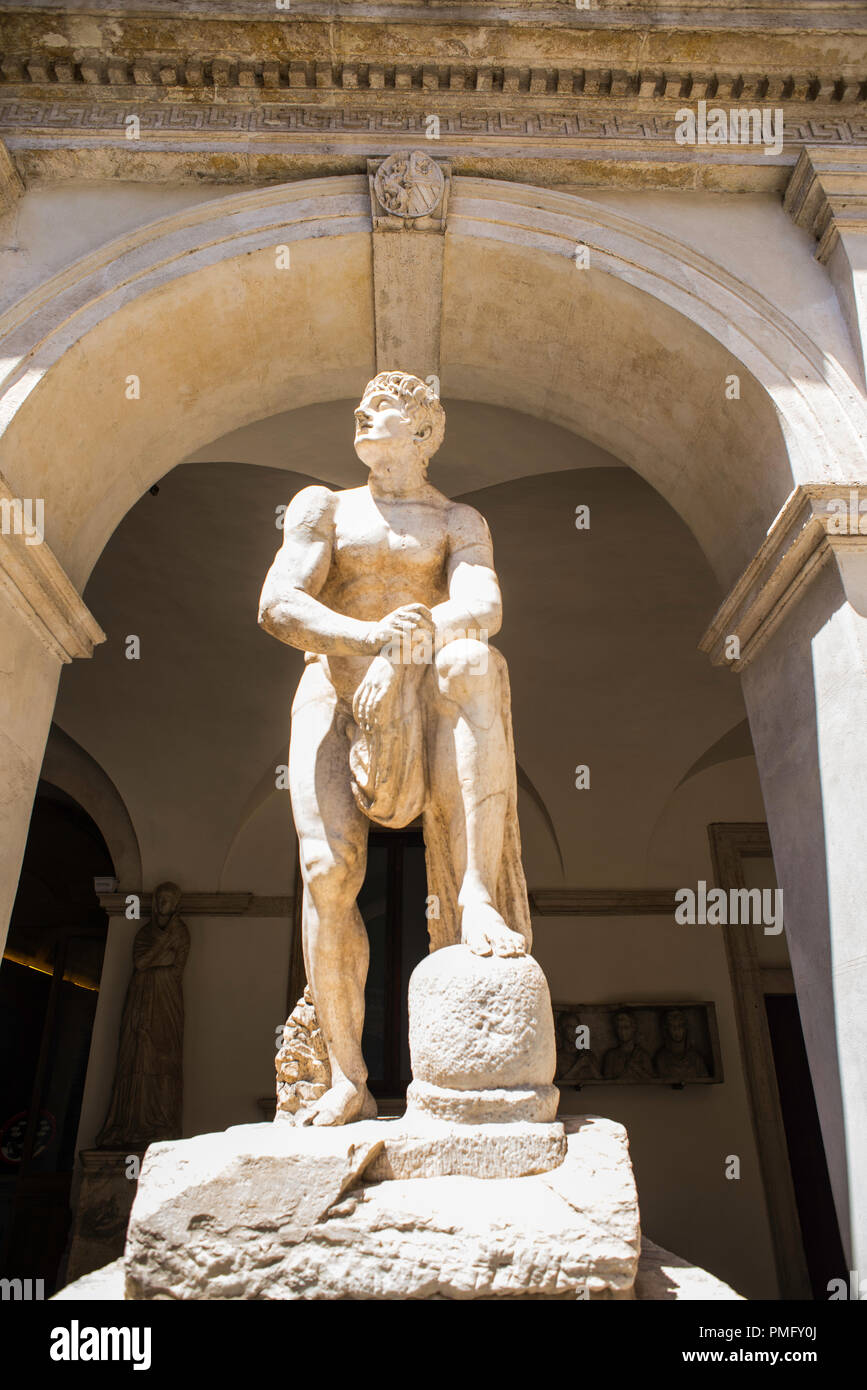 Scultura romana di Ercole (II secolo A.C..from collezione della famiglia Boncompagni.. Altemps, Palace, Roma, Italia. Foto Stock