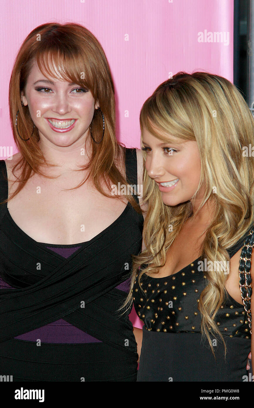 La casa Bunny Premiere Jennifer Tisdale, Ashley Tisdale 8-20-2008 / Mann Village Theatre / Westwood, CA / Columbia Pictures / Foto di Giuseppe Martinez Riferimento File # 23592 0098PLX per solo uso editoriale - Tutti i diritti riservati Foto Stock