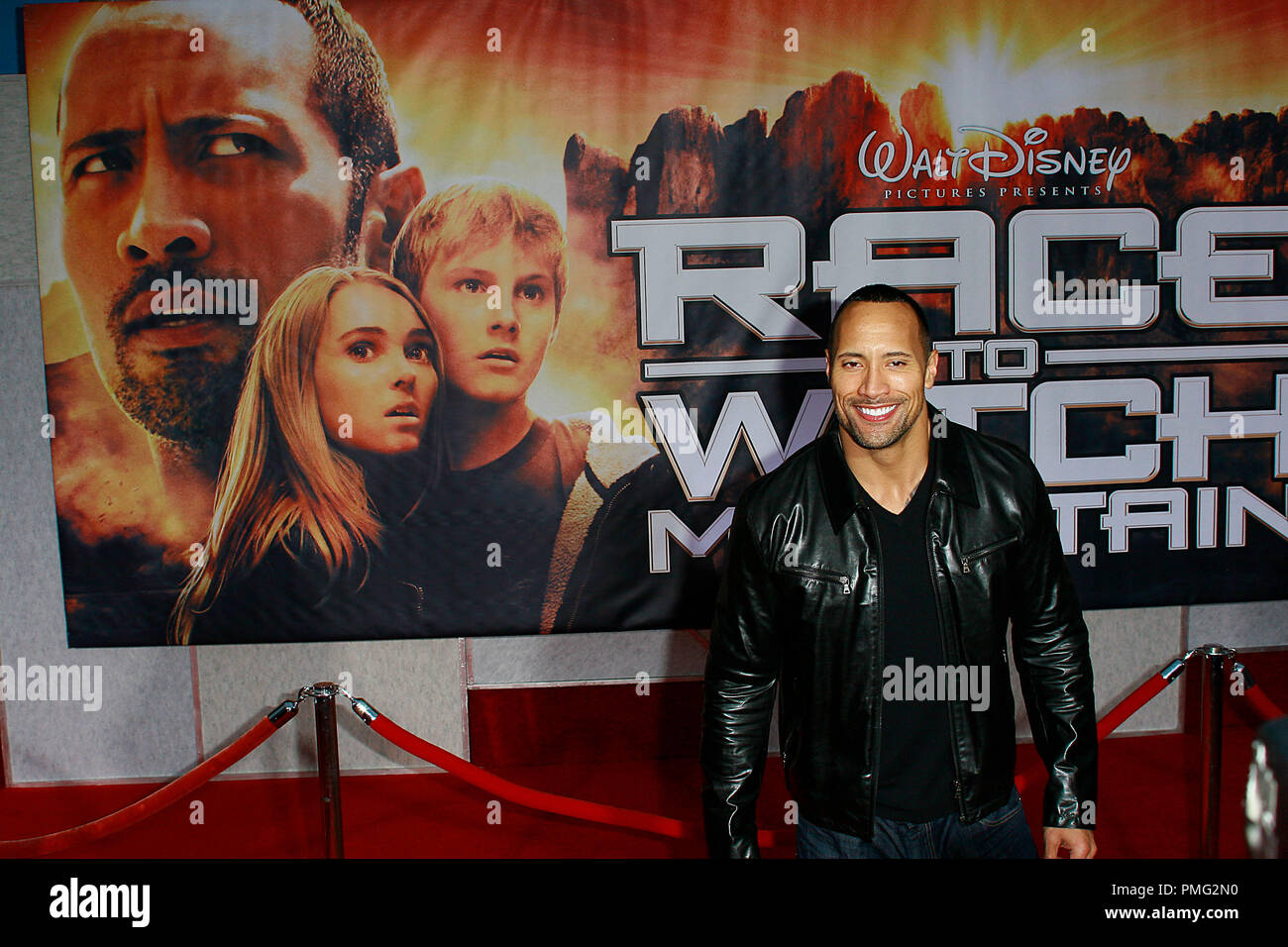 Corsa a Witch Mountain Premiere Dwayne Johnson 3-11-2009 / El CapitanTheater / Hollywood, CA / Paramount Pictures / © Giuseppe Martinez/Picturelux - Tutti i diritti riservati Riferimento File # 30001 0013PLX per solo uso editoriale - Tutti i diritti riservati Foto Stock