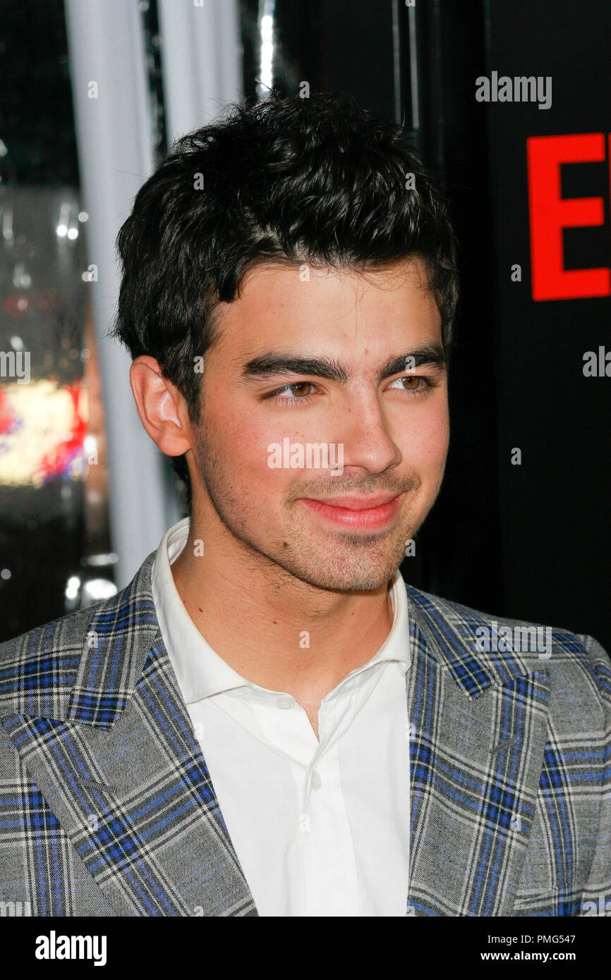 Joe Jonas alla premiere di Warner Brothers Pictures' 'Edge di oscurità". Gli arrivi presso Grauman's Chinese Theatre di Hollywood CA, 26 gennaio 2010. Foto di Giuseppe Martinez / PictureLux Riferimento File # 30114 056PLX per solo uso editoriale - Tutti i diritti riservati Foto Stock