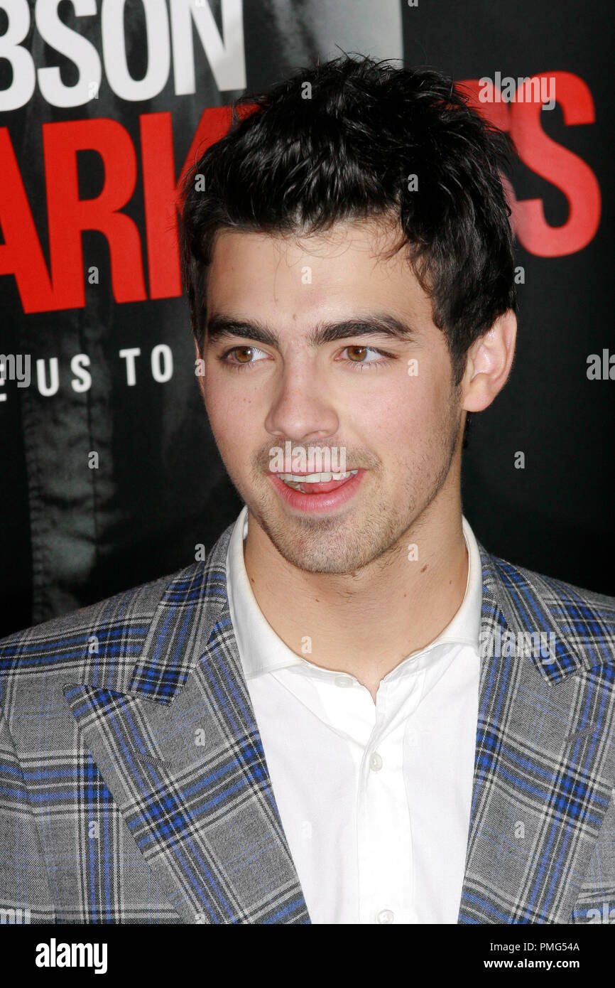 Joe Jonas alla premiere di Warner Brothers Pictures' 'Edge di oscurità". Gli arrivi presso Grauman's Chinese Theatre di Hollywood CA, 26 gennaio 2010. Foto di Giuseppe Martinez / PictureLux Riferimento File # 30114 059PLX per solo uso editoriale - Tutti i diritti riservati Foto Stock