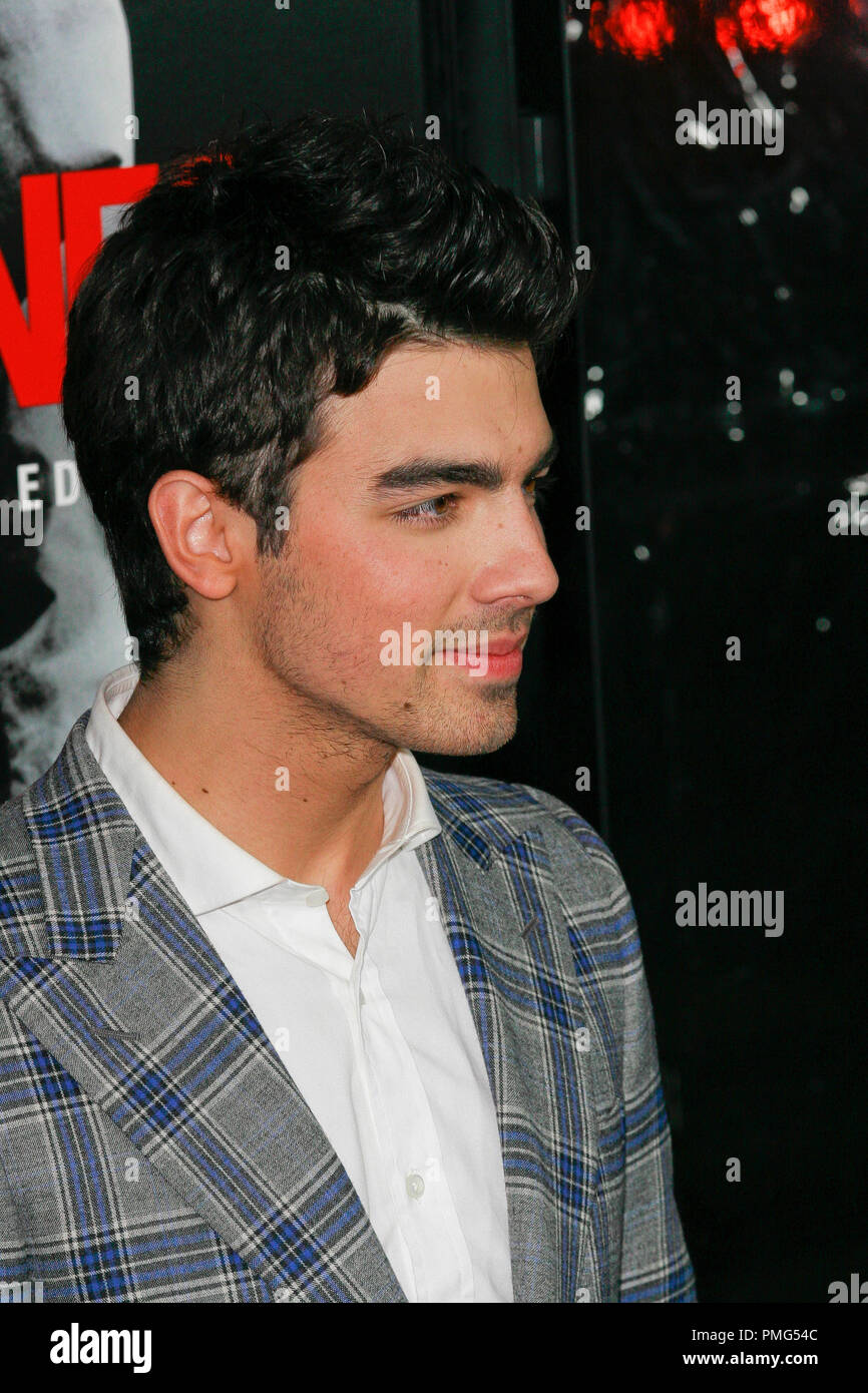 Joe Jonas alla premiere di Warner Brothers Pictures' 'Edge di oscurità". Gli arrivi presso Grauman's Chinese Theatre di Hollywood CA, 26 gennaio 2010. Foto di Giuseppe Martinez / PictureLux Riferimento File # 30114 061PLX per solo uso editoriale - Tutti i diritti riservati Foto Stock