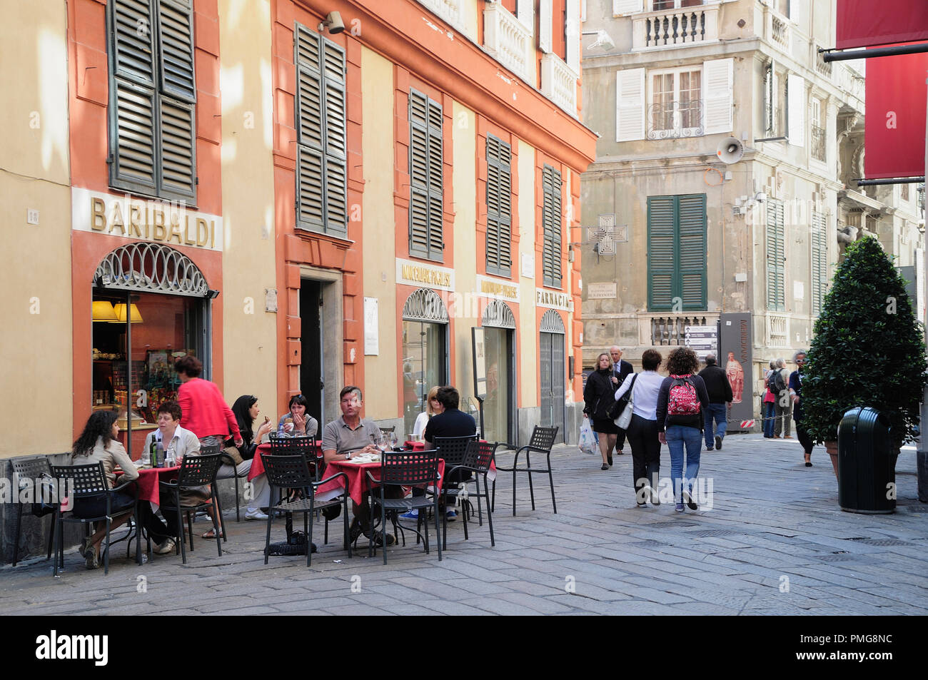 In Italia, la Liguria, Genova, caffetterie sulla Via Garibaldi. Foto Stock