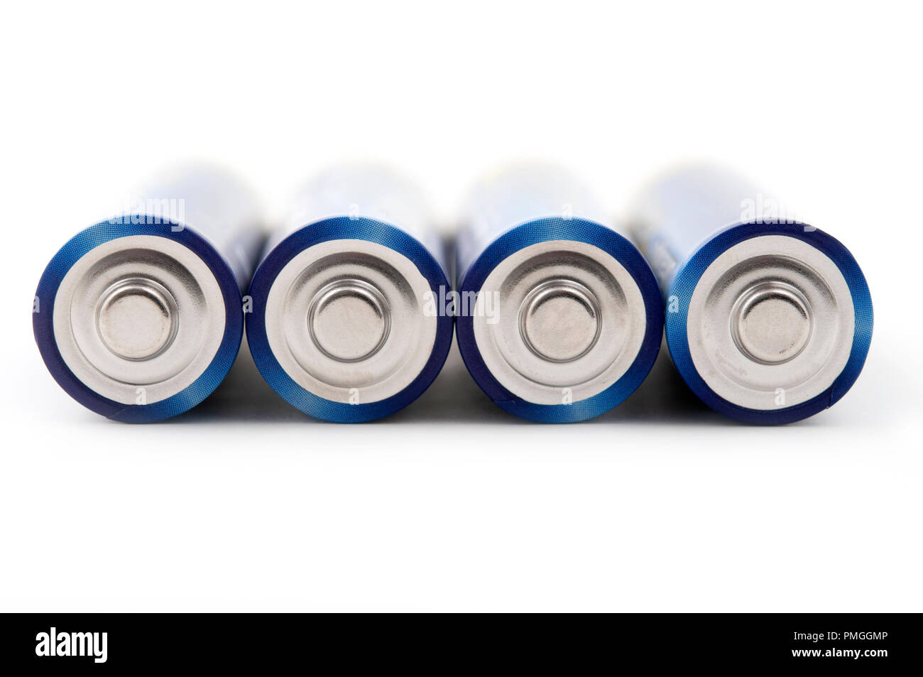 Batterie AA su sfondo bianco Foto Stock