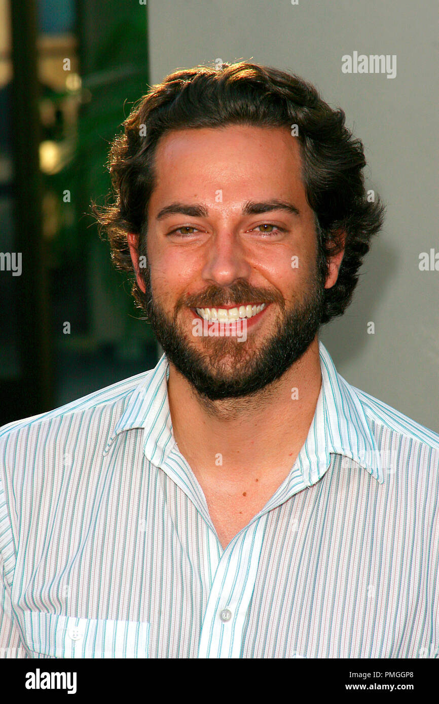 Zachary Levi alla premiere di Universal Pictures" "Funny People'- Arrivi presso il Cinema Arclight in Hollywood, CA, 20 luglio 2009. Foto di: Giuseppe Martinez/PictureLux Riferimento File # 30046 66PLX per solo uso editoriale - Tutti i diritti riservati Foto Stock