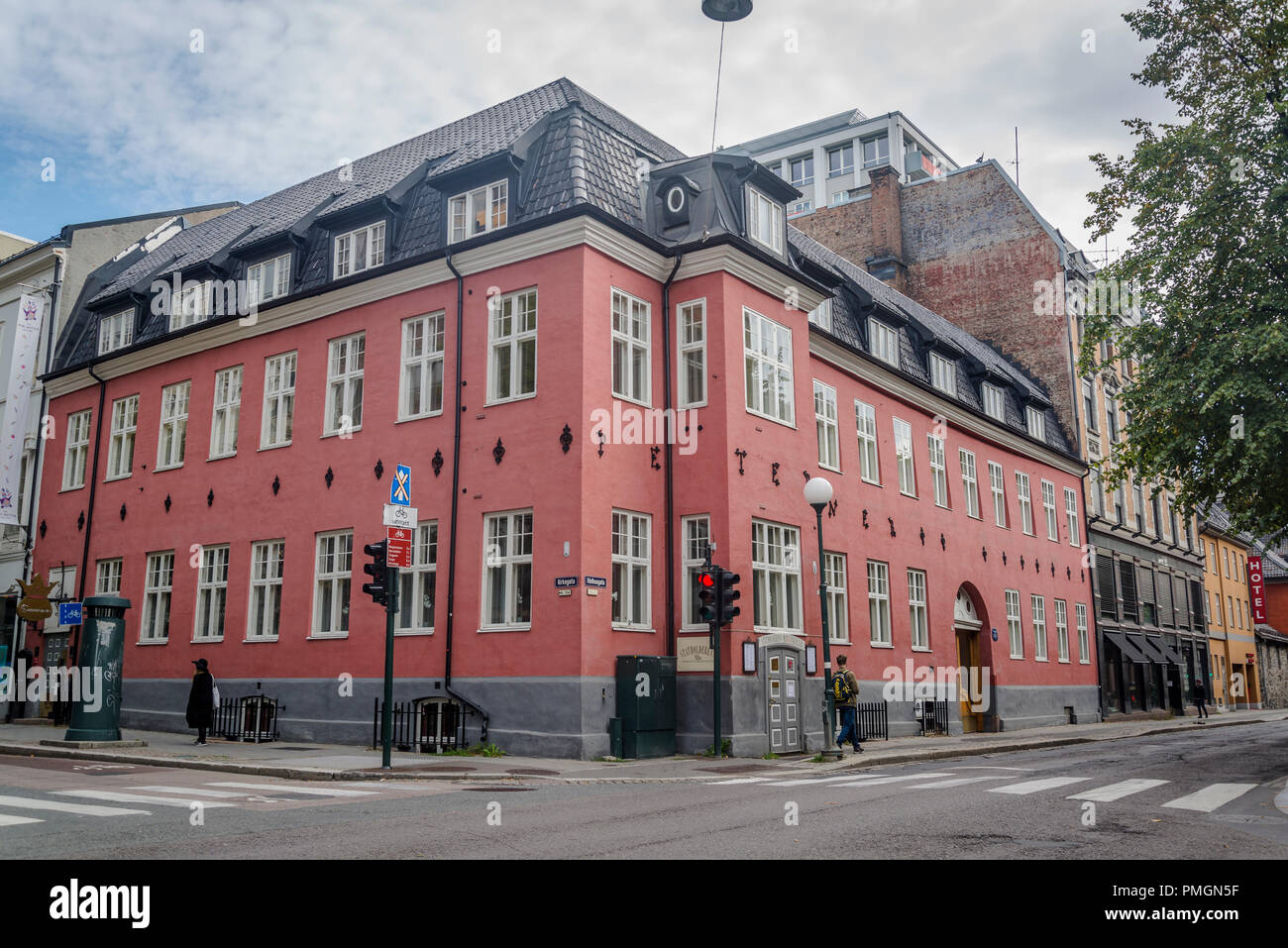 Il vecchio edificio ad angolo su Radhusgata, Oslo, Norvegia Foto Stock