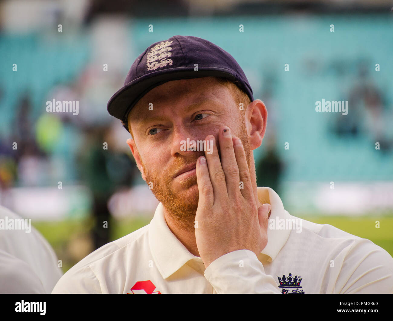 Kia ovale, Londra, Regno Unito. 11 Sett 2018. Specsavers Inghilterra v India Test Match Cricket, 5^ prova, giorno 5; Jonny Bairstow - Inghilterra del wicket keeper dopo. Foto Stock