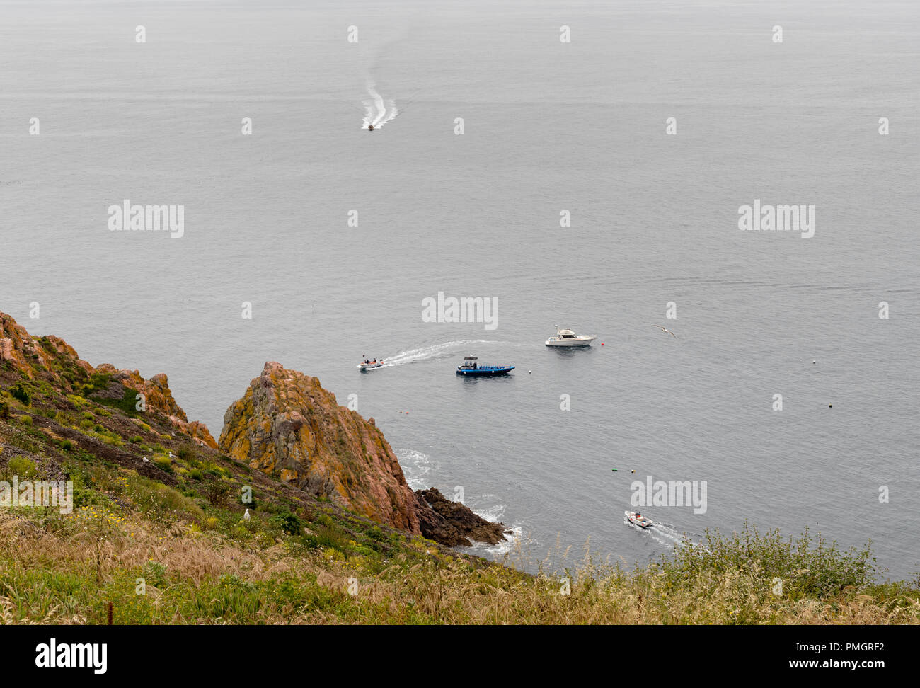 Isole Berlengas, Portogallo - 21 Maggio 2018: Barche di portare un piccolo numero di visitatori del Berlengas Foto Stock