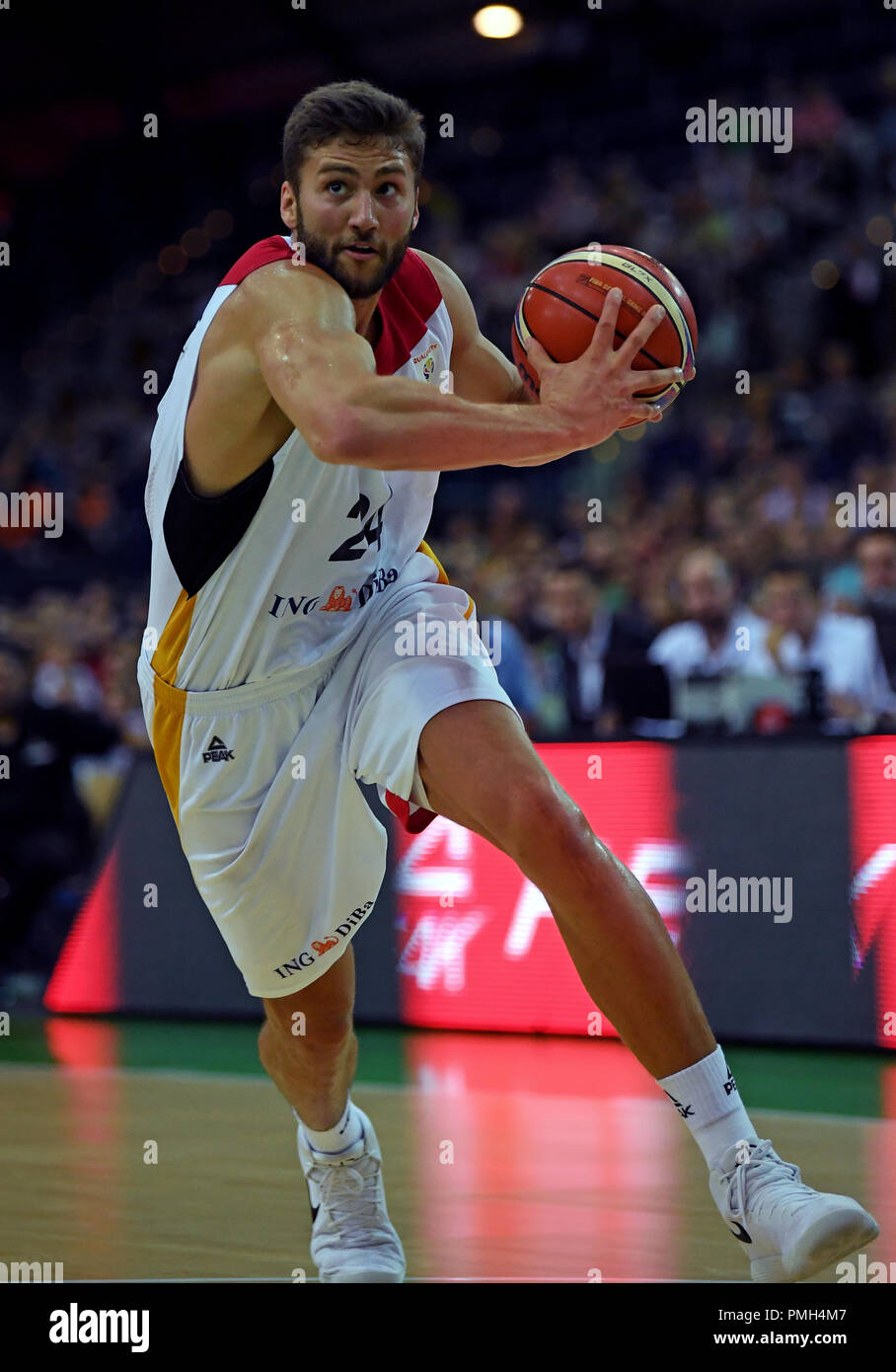 Leipzig, in Sassonia. Xvi Sep, 2018. Basket: la qualificazione della Coppa del Mondo, Germania - Israele, Round 2, gruppo L, giorno 2 presso l'Arena di Lipsia. La Germania Massimiliano Kleber in azione. Credito: Hendrik Schmidt/dpa-Zentralbild/ZB/dpa/Alamy Live News Foto Stock