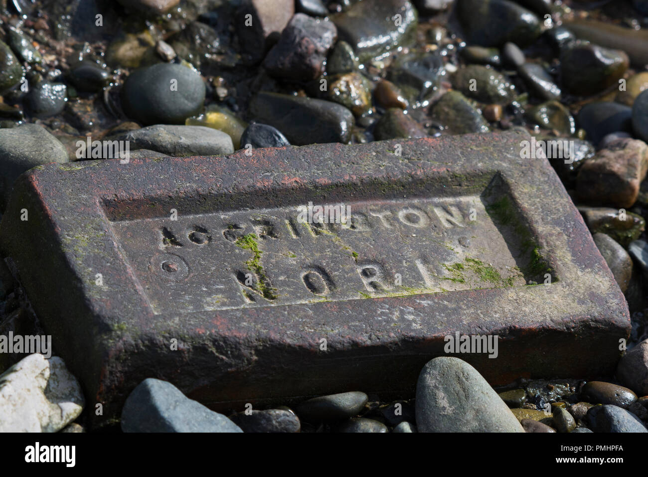 Accrington Nori mattone, in ciottoli, sulla spiaggia, Lancashire, Regno Unito Foto Stock