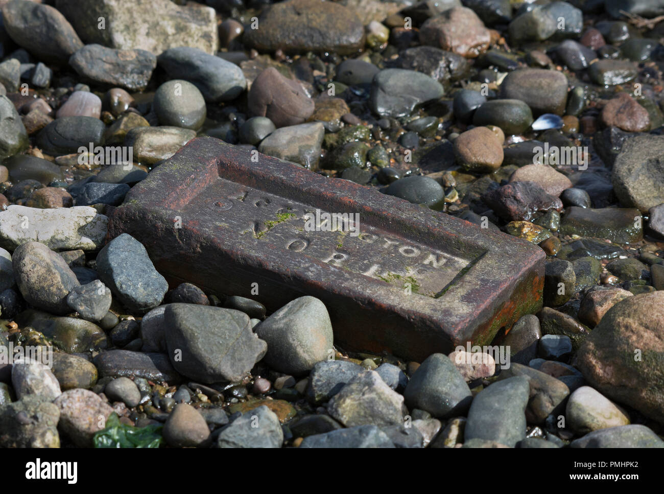 Accrington Nori mattone, in ciottoli, sulla spiaggia, Lancashire, Regno Unito Foto Stock