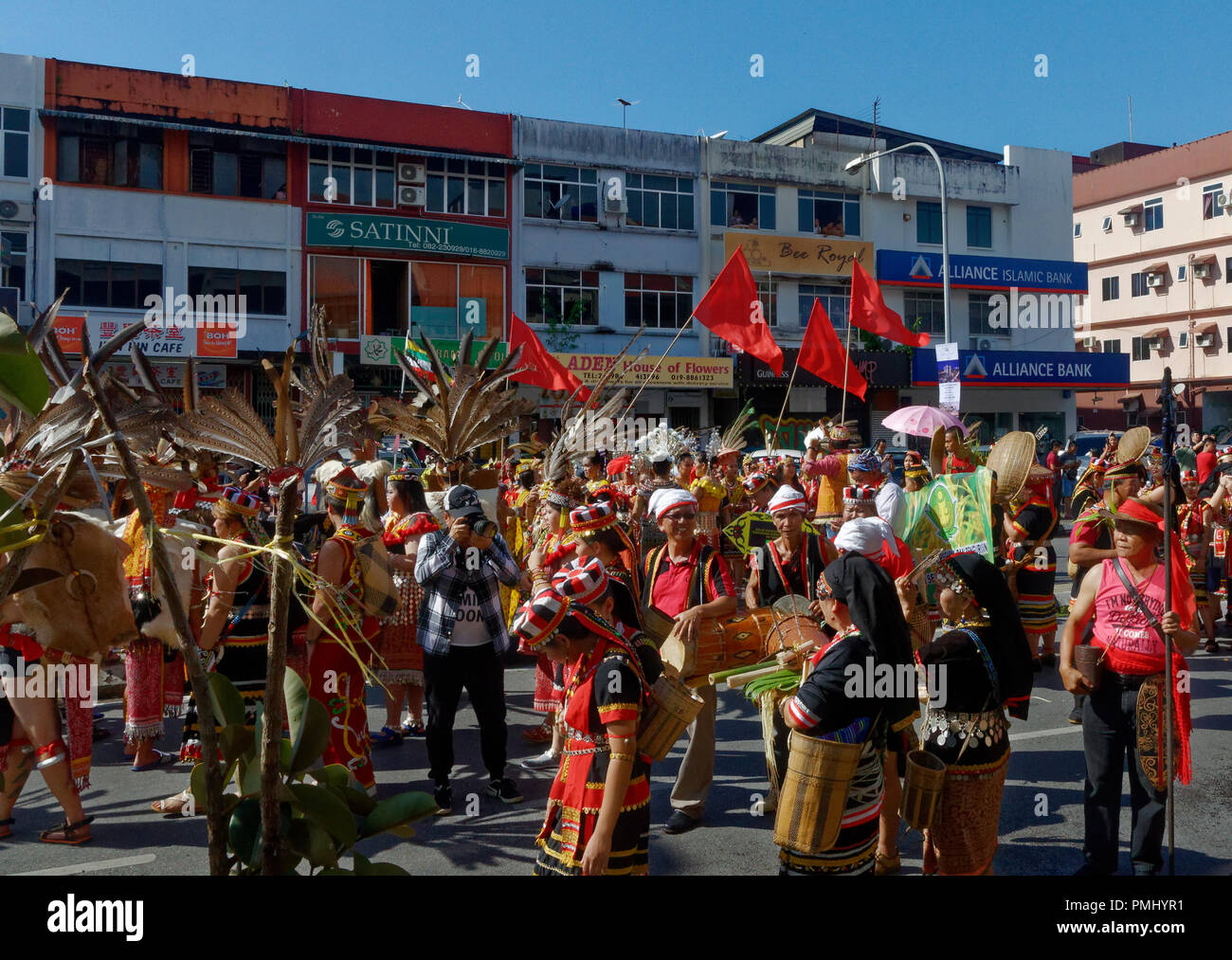 Gawai parade, Borneo nativi, Kuching, Sarawak, Malaysia Foto Stock
