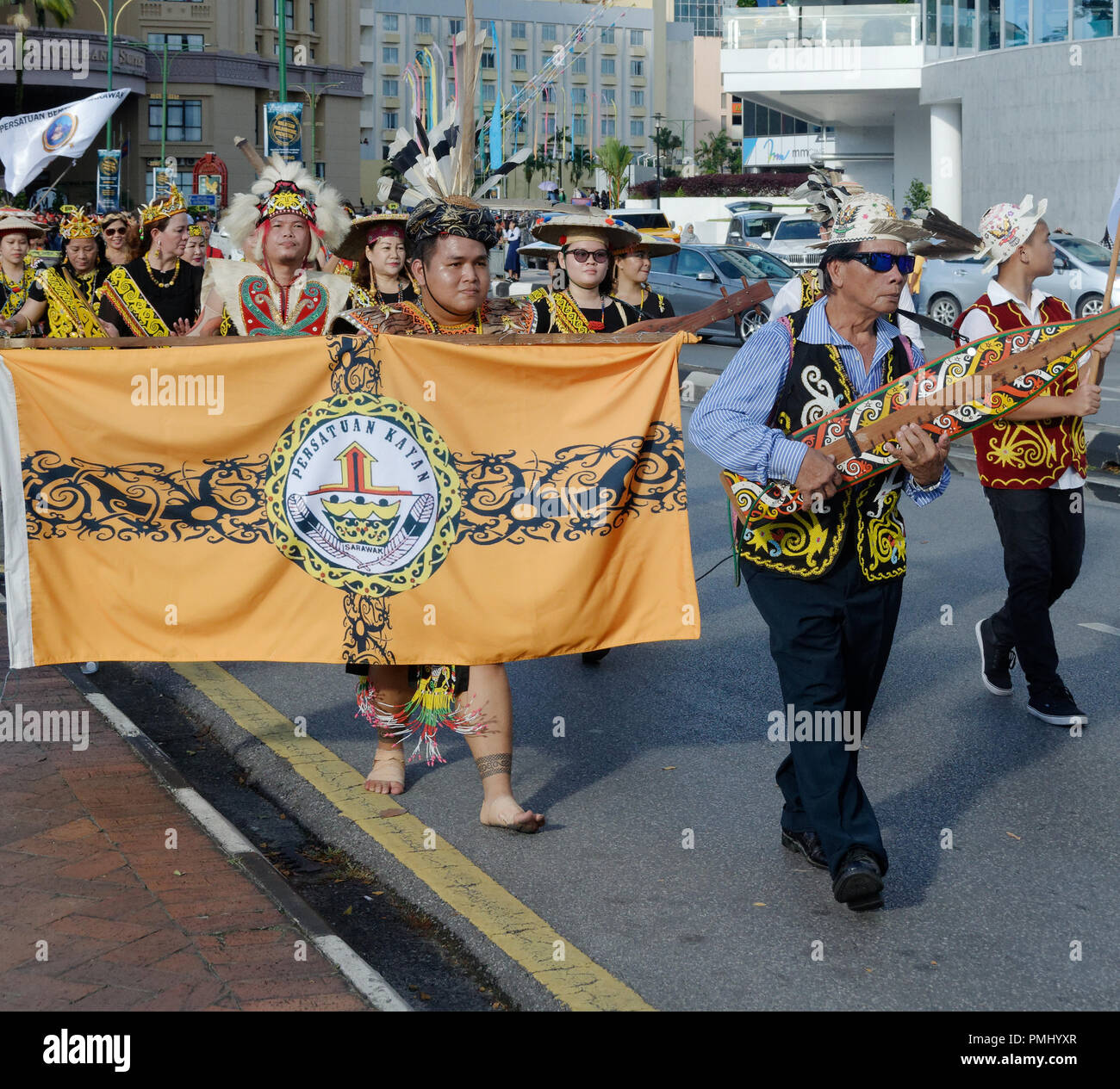 Gawai parade, Borneo nativi, Kuching, Sarawak, Malaysia Foto Stock