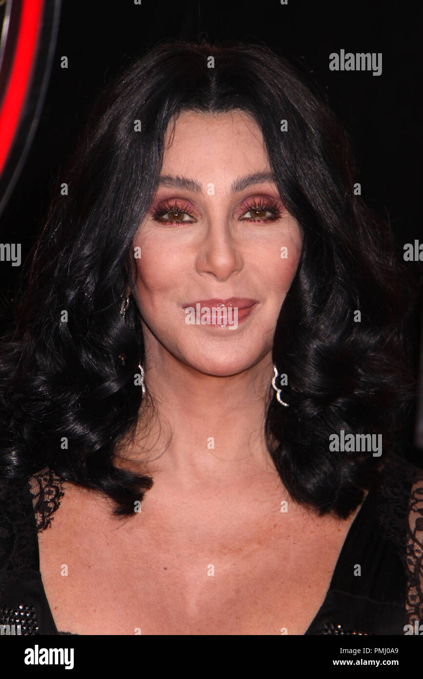 Cher 11/15/10/ "" Burlesque Premiere @ Grauman's Chinese Theater, Hollywood Ph:Megumi Torii/HNW Riferimento File # 30704 198PLX per solo uso editoriale - Tutti i diritti riservati Foto Stock