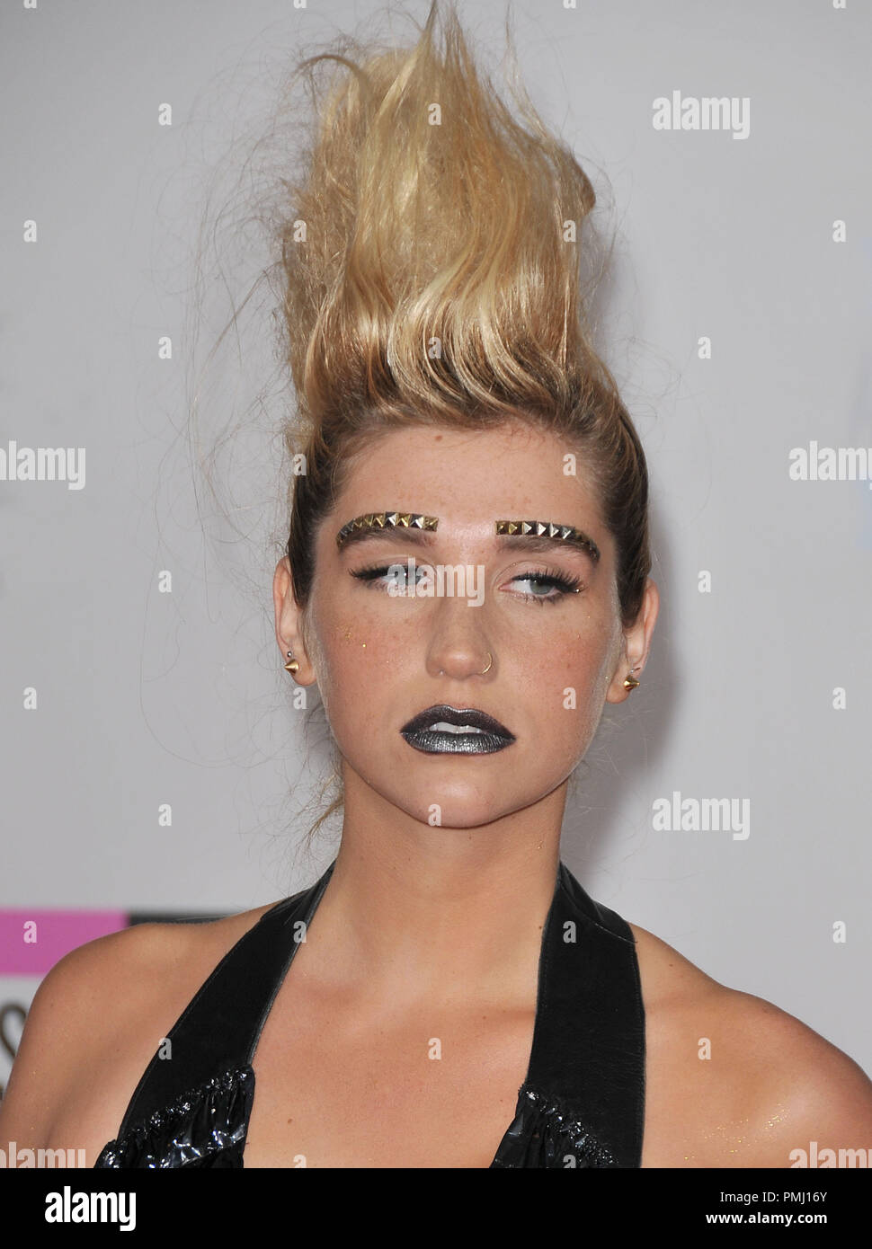 Ke$ettari all'2010 American Music Awards - Gli arrivi presso il Nokia Theater L.A. Vive a Los Angeles, CA. La manifestazione si è svolta domenica 21 novembre 2010. Foto di PRPP Pacific Rim Photo Press. Riferimento al file # 30722 211PLX per solo uso editoriale - Tutti i diritti riservati Foto Stock