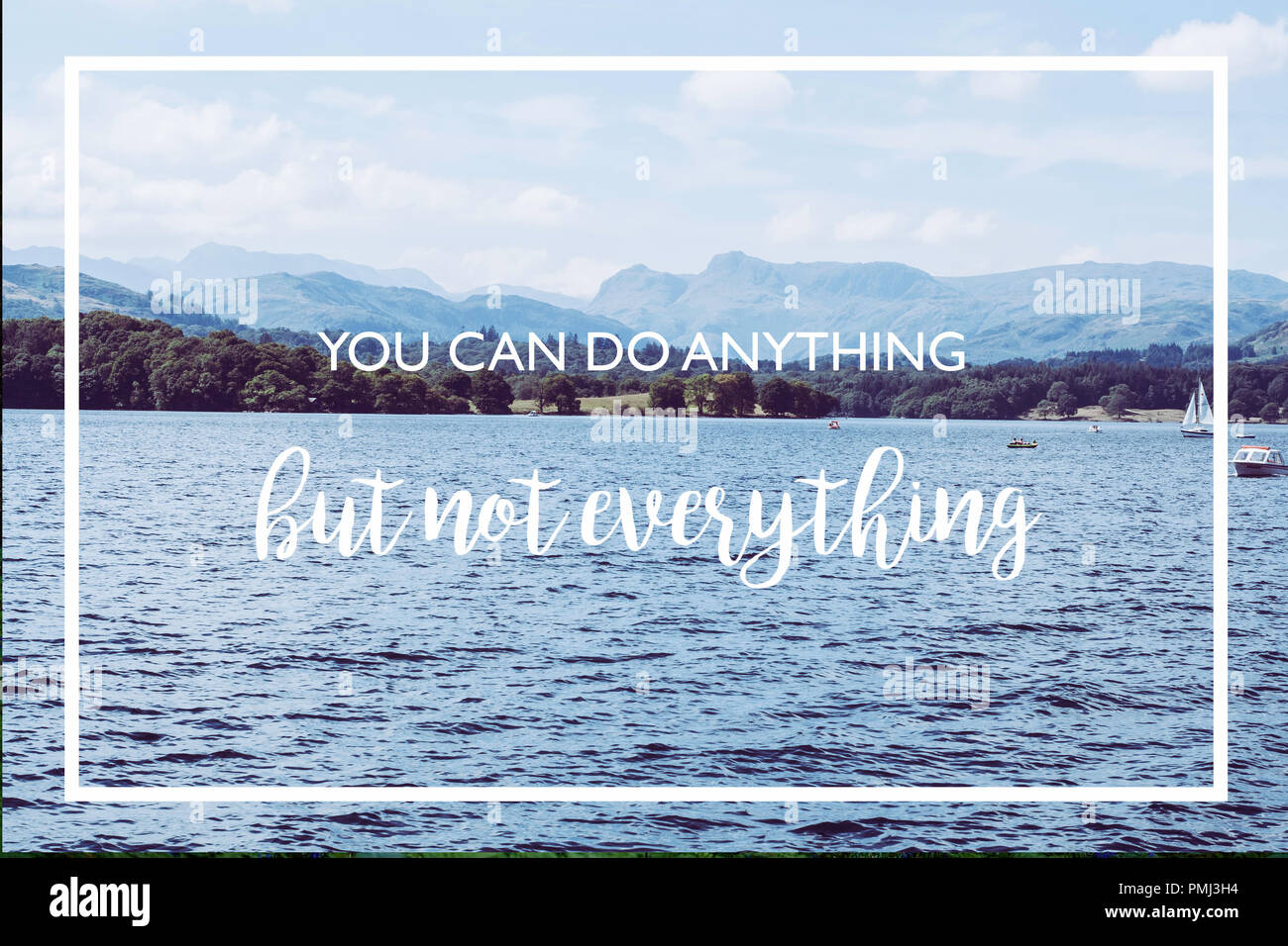È possibile fare qualsiasi cosa ma non tutto - preventivo motivazionale - Lago di Windermere sfondo Foto Stock