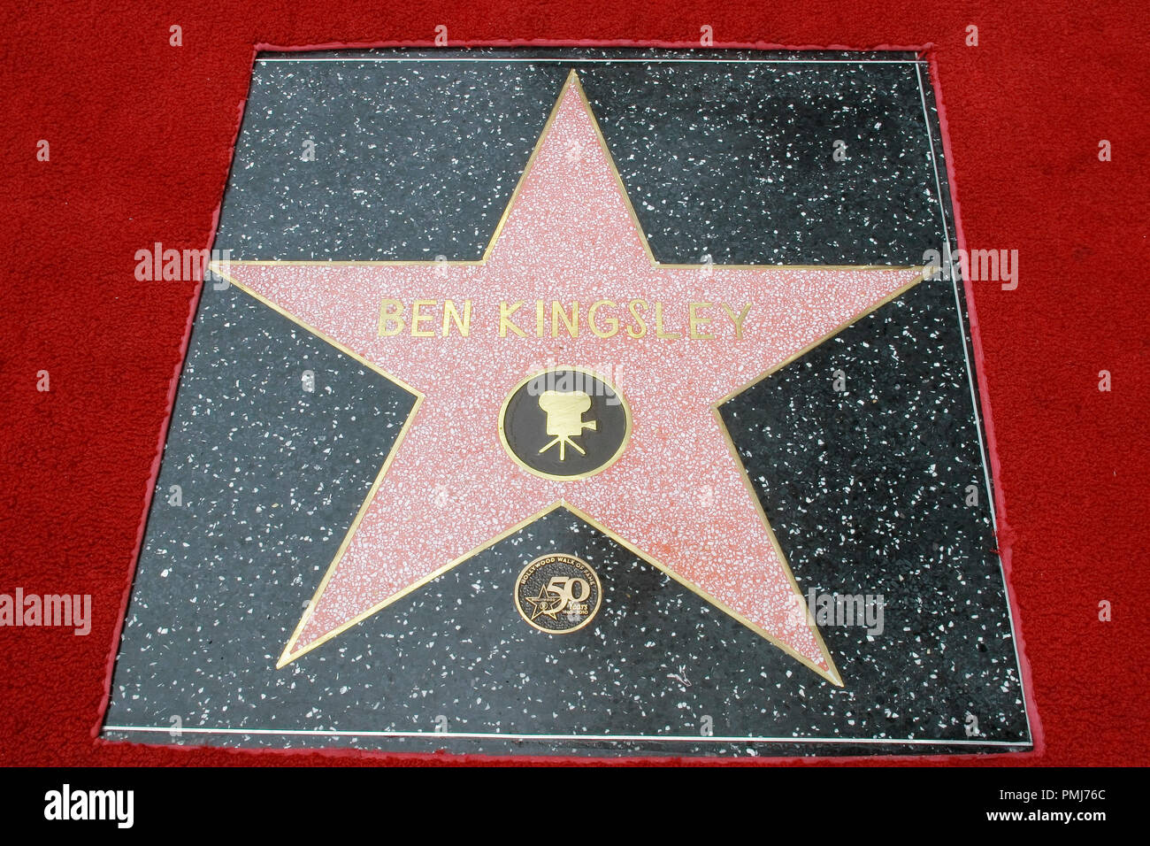 Ben Kingsley la stella sulla Hollywood Walk of Fame sulla Hollywood Boulevard in Hollywood, CA, 27 maggio 2010. Foto di Picturelux Riferimento File # 30266 060PLX per solo uso editoriale - Tutti i diritti riservati Foto Stock