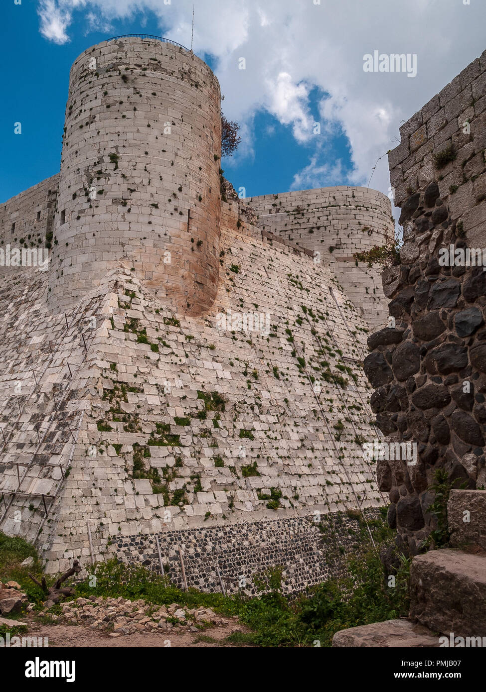 Krak des Chevaliers, precedentemente noto come unità CRAC de l'Hospital è un castello dei Crociati in Siria e uno dei più importanti castelli medievali in tutto il mondo. Foto Stock