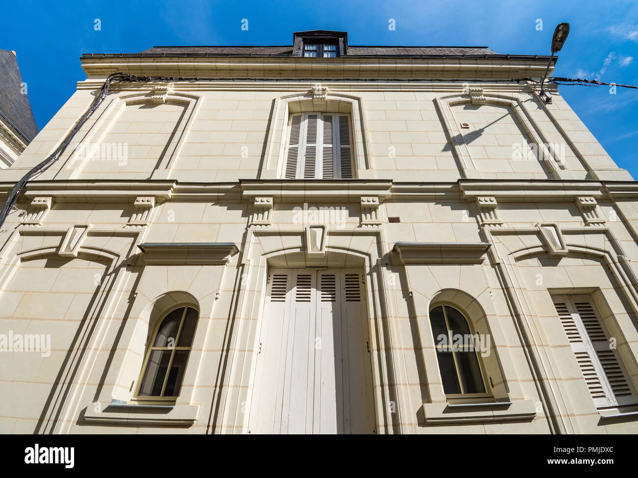 Bloccato Windows sul vecchio edificio (evitando finestra antica imposta), Chinon, Francia. Foto Stock