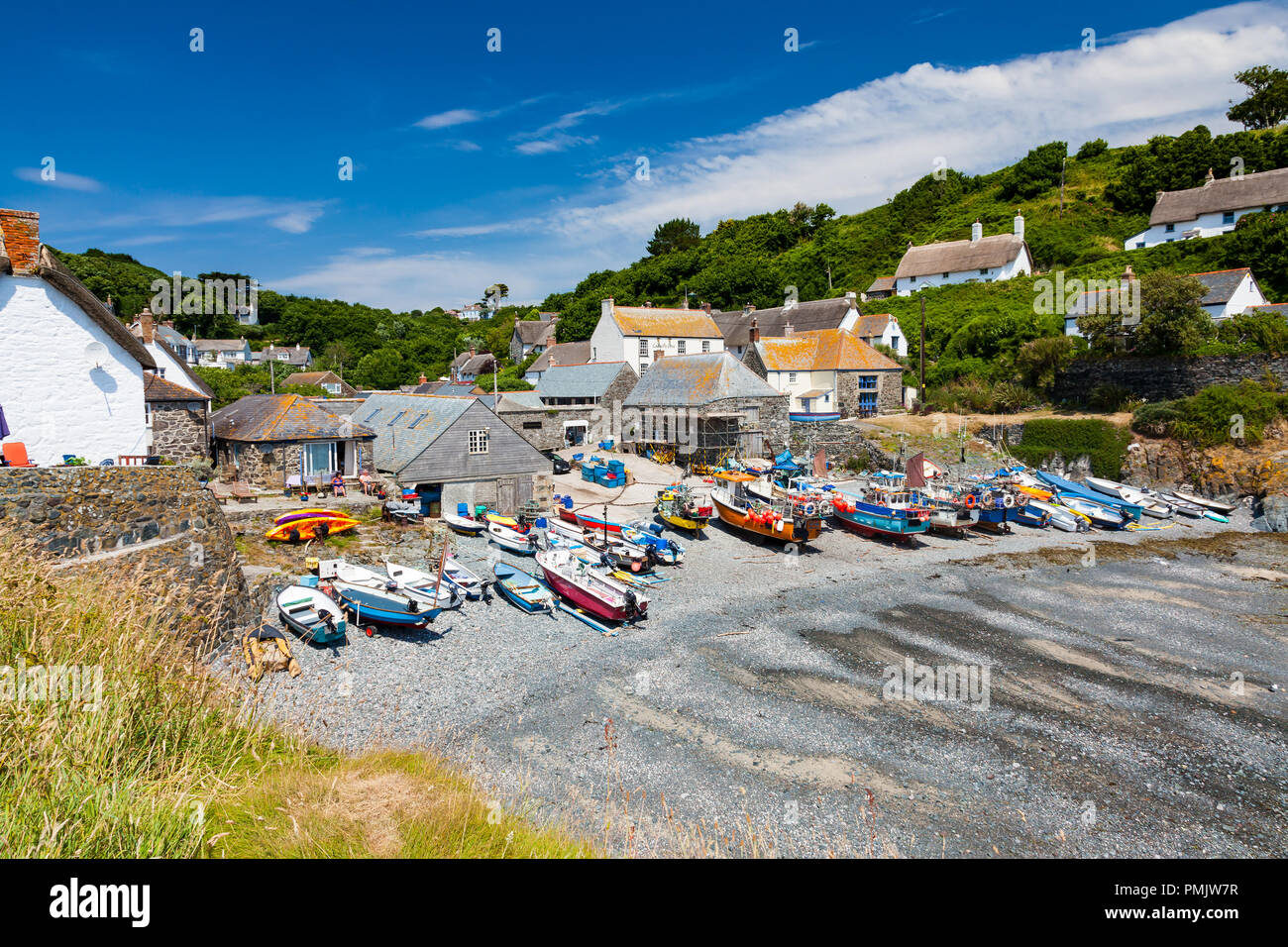 Il villaggio da cartolina di Cadgewith Cornwall Inghilterra UK Europa Foto Stock