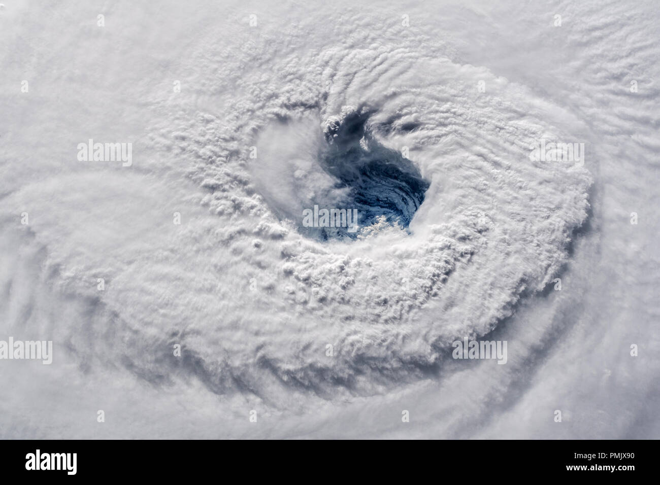 L'uragano Florence occhio come visto dalla stazione spaziale internazionale. Gli elementi di questa immagine fornita dalla NASA. Foto Stock